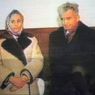 Nicolae Ceausescu con la moglie Elena dopo la cattura da parte dei ribelli (AFP Photo) 