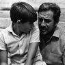 Maria Sole ricorda il padre: «Per lui il cinema era amicizia e divertimento». Nella foto Ugo Tognazzi con il figlio RIcky (LaPresse) 