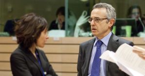 Il ministro delle Politiche agricole, Mario Catania (EPA) 