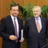 Mario Draghi e Jean-Claude Trichet in una foto d'archivio (Ansa) 
