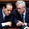 Il presidente del Consiglio, Silvio Berlusconi con il ministro dell'Economia, Giulio Tremonti (LaPresse) 