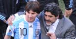 Il «paso doble» latino-americano. Nella foto l'attaccante argentino Lionel Messi (a  sinistra) con il ct Diego Maradona (AFP Photo) 