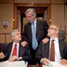 Jean Claude Trichet, Jean Cluade Juncker e Olli Rehn (Epa) 
