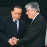 Marted prima sfida sulla mozione di sfiducia a Caliendo. Nella foto il premier Silvio Berlusconi, a sinistra, e il sottosegretario alla Giustizia, Giacomo Caliendo (Olycom) 