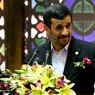 Granata contro il convoglio di Ahmadinejad (Afp) 