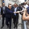 Silvio Berlusconi arriva a palazzo Grazioli per il summit del Pdl (Ansa) 