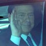 «E' andata bene» l'operazione alla mano sinistra di Berlusconi. Nella foto il presidente del Consiglio Silvio Berlusconi al suo arrivo alla clinica Humanitas di Rozzano 