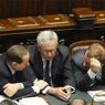 Berlusconi vola in Sardegna, ma tra governo e Pdl resta più di un problema (Ansa) 