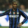 La delusione dell'interista Samuel Eto'o nel corso della partita contro la Sampdoria (Ansa) 