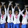Ancora a segno l'Italia: 3/1 agli Usa. E' la terza Fed Cup in 5 anni. Da sinistra: Francesca Schiavone, Flavia Pennetta, Roberta Vinci e Sara Errani (Afp) 