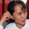 Aung San Suu Kyi  libera dopo vent'anni di lotta (Afp) 