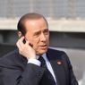 Berlusconi al telefono per il nuovo caso che agita il governo ritarda di oltre un'ora al vertice Nato (Ansa) 