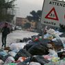 Emergenza in Campania, gli ispettori Ue trovano in strada 2.900 tonnellate di rifiuti. 