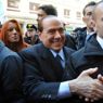 Berlusconi: credo che luned ci saranno molti ripensamenti. Lettera delle colombe di Fli e Pdl per il dialogo (Lapresse) 