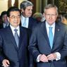 Il presidente cinese Hu Jintao con il leader della maggioranza democratica al Senato Usa Harry Reid (Ansa) 