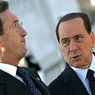 Berlusconi dichiara guerra a Fini: sempre più incompatibile con il suo ruolo alla Camera. Ma i futuristi fanno quadrato (Ansa) 