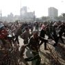Mubarak verso l'addio. In Egitto sospesa l'attività parlamentare. Migliaia di manifestanti in piazza 