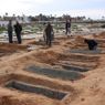 In Libia fosse comuni  scavate, allineate coperte dal cemento (Ansa) 