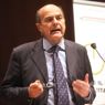 Bersani: «Da Berlusconi uno schiaffo inaccettabile. Il ministro Gelmini dovrebbe dimettersi» 