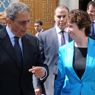 Ashton e Clinton al Cairo: proposto vertice Ue-Ua-Lega Araba. Nella foto Amr Moussa e Catherine Ashton (AP) 