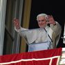 Papa Benedetto XVI durante il Regina Coeli oggi 15 maggio 2011 in Vaticano (Ansa) 