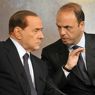 Il Pdl rilancia la stretta sulle intercettazioni, Pd e Udc sulle barricate. Nella foto il premier Silvio Berlusconi (a sinistra) e il ministro della Giustizia, Angelino Alfano (Agf) 