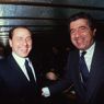 Silvio Berlusconi e Carlo De Benedetti in una foto degli anni '90 