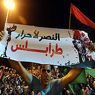 Gheddafi ai suoi fedelissimi: lotta fino alla morte. Nella foto i festeggiamenti dei ribelli nelle piazze (Epa) 