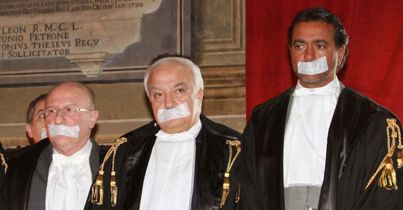 Da Palermo a Torino avvocati in rivolta contro il Governo 