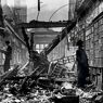 La Holland House Library di Londra distrutta dai bombardamenti aerei nel 1940 (Corbis) 