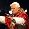 Via Crucis, famiglie provate dalla precariet nelle parole di Benedetto XVI (AFP Photo) 