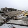 I resti della fabbrica di ceramiche di Sant'Agostino crollata dopo la scossa di terremoto (Ansa) 