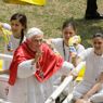 Il Papa ai giovani di Milano: Tendete ad alti ideali, siete santi. A San Siro accoglienza da rock star (Ansa) 
