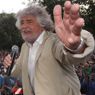 Anonymous oscura il sito web di Beppe Grillo. La replica del comico-profeta: Non sono loro (Ansa) 