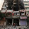 Il grattacielo Shoruq, l'edificio nel centro di Gaza che ospita diverse redazioni giornalistiche,  stato colpito e severamente danneggiato dall'aviazione israeliana. (Reuters) 