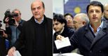 Nella combo Pier Luigi Bersani (a sinistra) e Matteo Renzi durante il voto alle primarie del centrosinistra (Ansa) 
