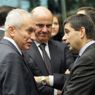 Il ministro cipriota Vassos Shiarly, ministro spagnolo Luis de Guindos e il ministro portoghese Vitor Gaspar in una riunione dei Ministri delle Finanze europeo ECOFIN (Epa) 