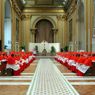 2005: i Cardinali elettori riuniti nella Cappella Sistina (LaPresse) 