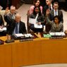 Nella foto i membri del Consiglio di sicurezza dell'Onu di Regno Unito e Stati Uniti mentre votano il via libera all'estensione delle sanzioni contro la Corea del Nord (Reuters) 