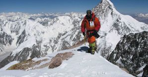 Daniele Nardi arriva sulla vetta del Broad Peak appena 15 giorni dopo essere arrivato sulla vetta del Nanga Parbat. Un concatenamento di sue ottomila metri in poco pi� di trenta giorni. Un grande successo per lui. (� Mountain Freed) 