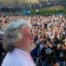 Beppe Grillo durante il comizio a Piazza Armerina, in una immagie tratta dal twitter del leader del M5S (Ansa/Twitter) 