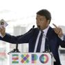 Il premier Matteo Renzi durante la sua visita ai cantieri di Expo 2015 (Ap) (12386)