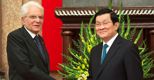 II presidente della Repubblica, Sergio Mattarella (s), con il presidente della Repubblica socialista del Vietnam, Truong Tan Sang, al palazzo presidenziale ad Hanoi  (Ansa) 