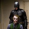 Heath Ledger nella parte di Joker and Christuian Bale nella partre di Batman (TM &  DC Comics) 