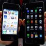 Samsung chiede il bando di iPhone 4S dall'Italia e dalla Francia per violazione dei brevetti. Nella foto l'iPhone 4 (a sinistra) e il Samsung Galaxy S II (Reuters) 