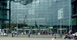 Bioarchitettura.Bioarchitettura. Il tetto della stazione centrale di Berlino  rivestito con 780 moduli solari e 78.000 potenti celle solari trasparenti 