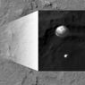 La capsula che contiene il rover marziano Curiosity sta arrivando sul suolo del pianta frenata dal pi grande paracadute supersonico mai costruito. L'immagine presa dalla sonda NASA Mars Reconnaissance Orbiter, dotata di una eccezionale camera fotografica, HiRise. 