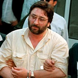 L'arresto di Francesco Schiavone nel 1998 (Ansa)
