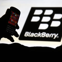 Stop alla vendita di BlackBerry, il titolo crolla a Wall Street (-22%)