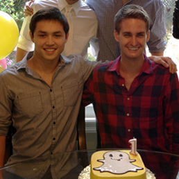 Bobby Murphy ed Evan Spiegel in una foto pubblicata sul blog di Snapchat